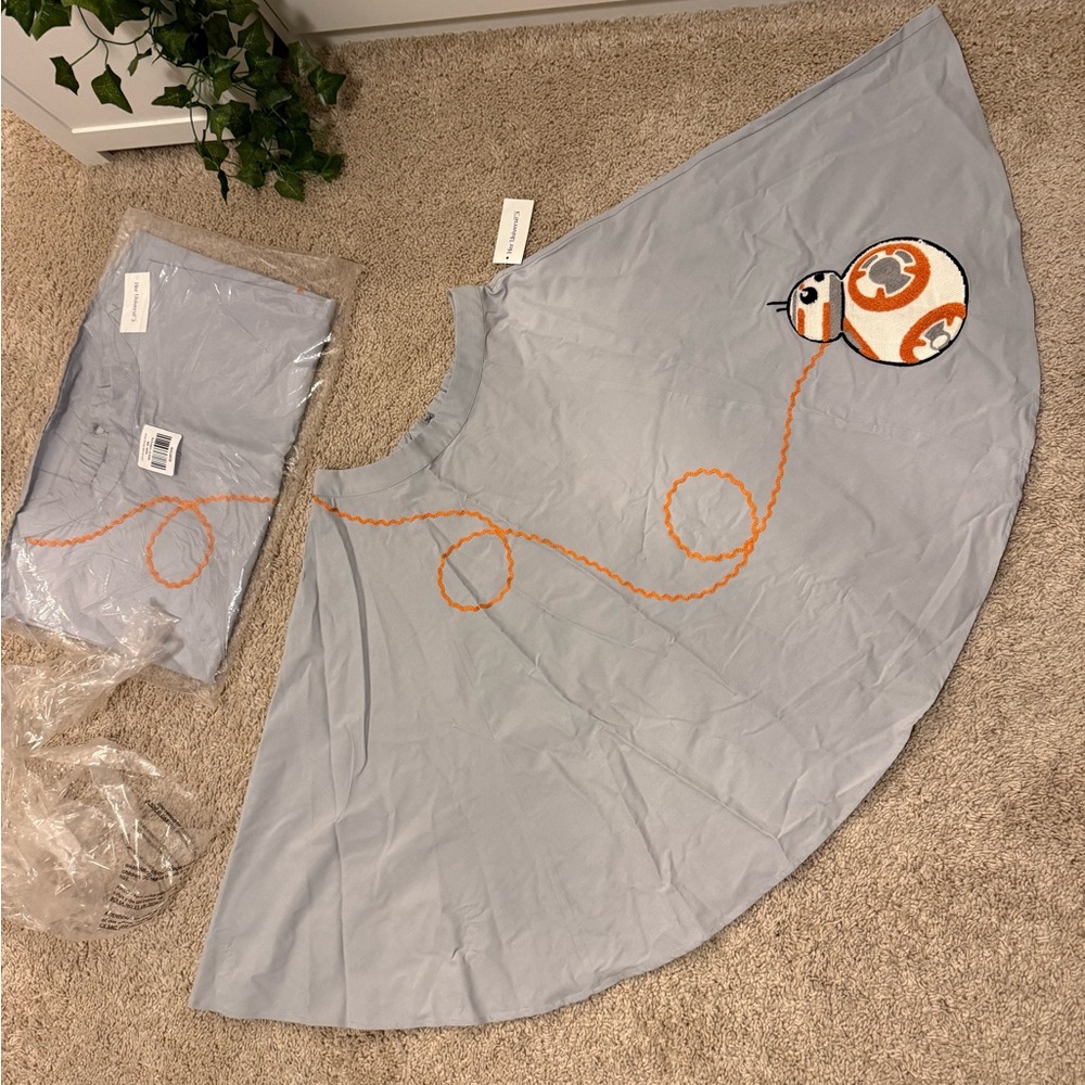 BB8 RETRO SKIRT SIZE SMALL NWT HER UNIVERSE STAR WARS GRAY WHITE ORANGE
